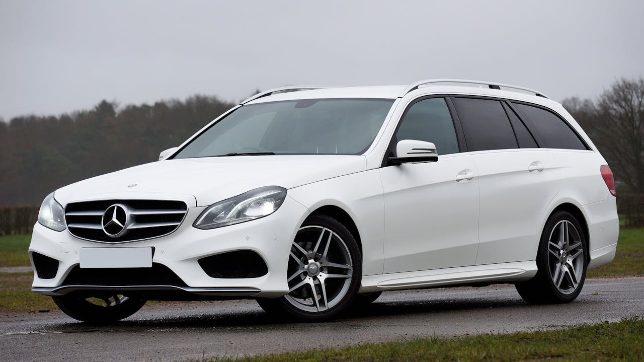 Representative estate-class vehicle for Cambridge airport transfers with extra luggage space